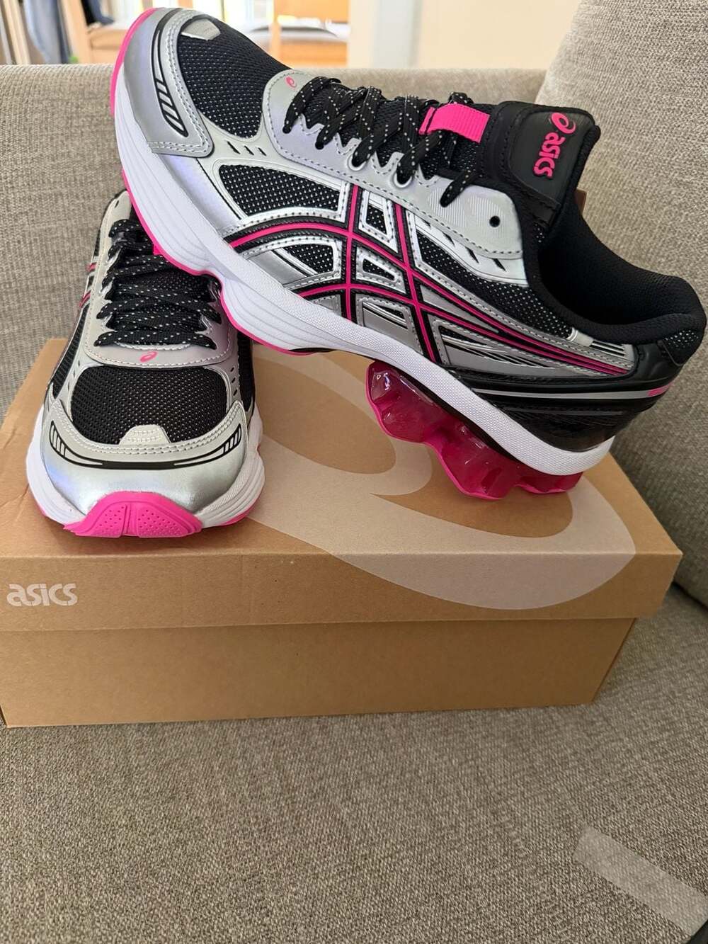 Asics Gel-Kinetic Fluent Running sneakers Size 6y